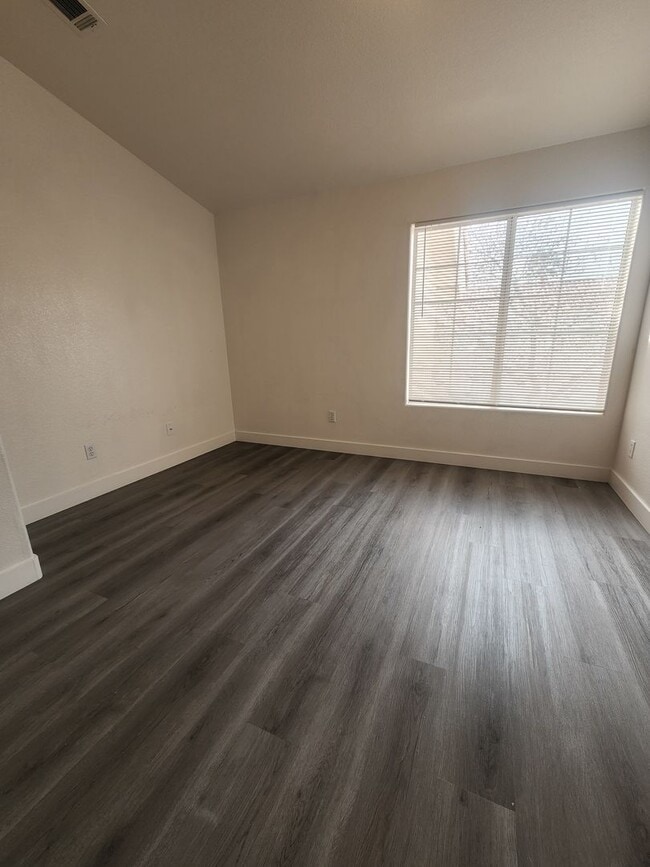 Building Photo - 5264 Island Chain Rd