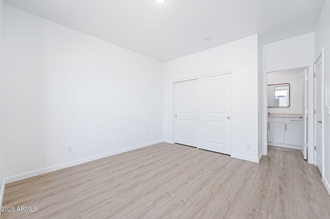 Building Photo - 225 N Pleasant Dr