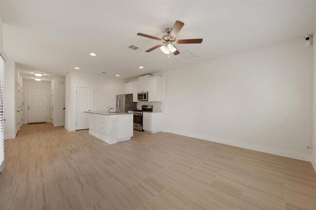 Building Photo - 603 White Steppe Way
