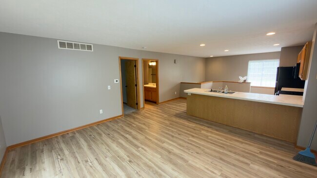 Building Photo - 10757/10759 Chicago Drive
