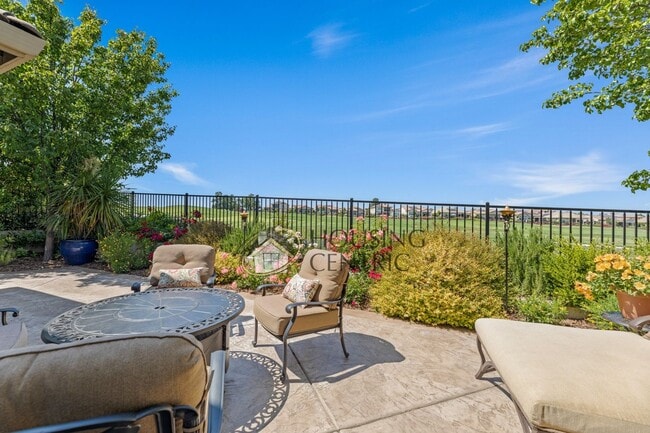 Building Photo - Executive Gated Serrano Golf-Course Home with Views of the 16th Hole!