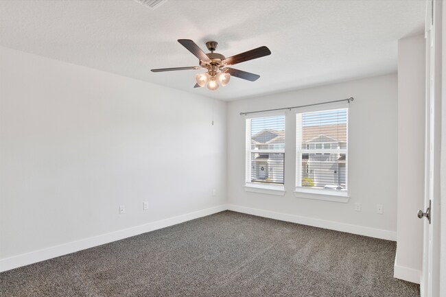 Building Photo - 3 bed gated community home with community ...