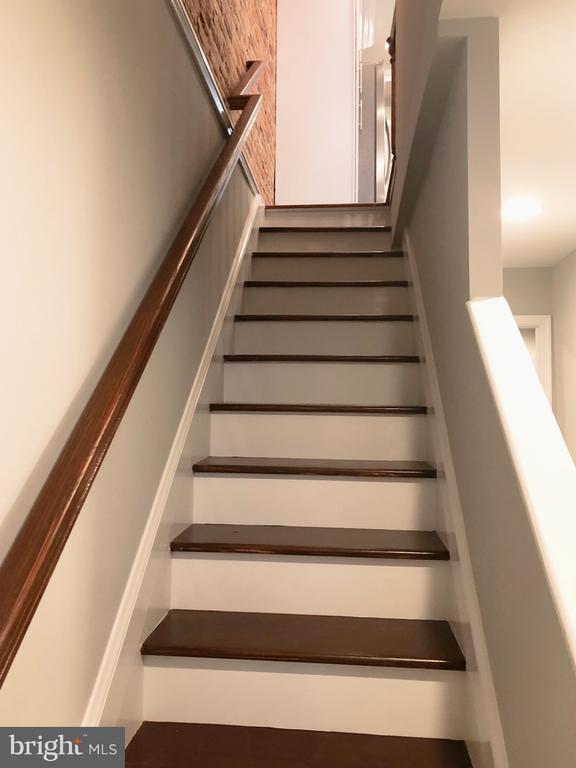 Building Photo - 632 S Decker Ave