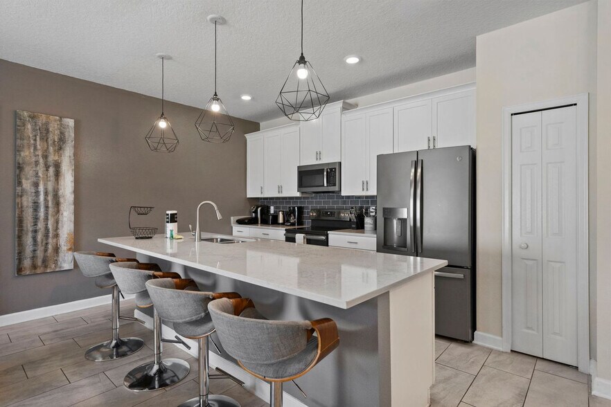 Building Photo - 8941 Stinger Dr