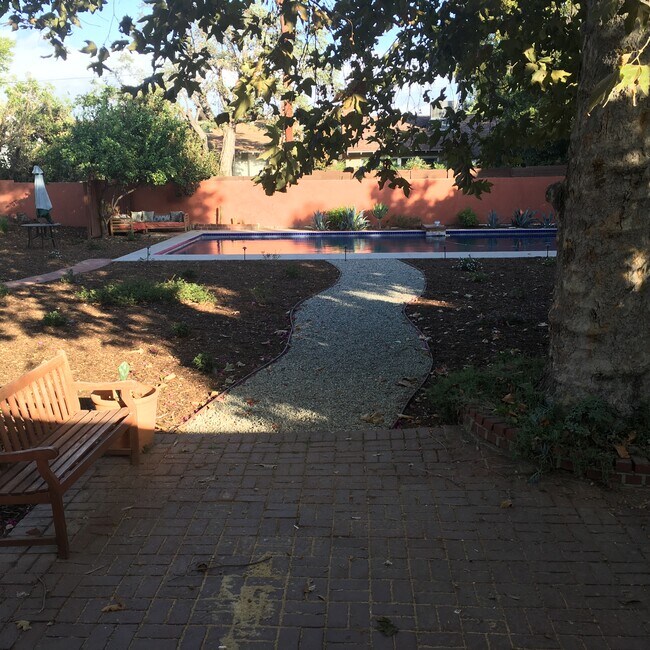 Building Photo - 5650 Rhodes Ave