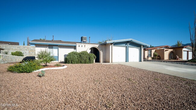 Building Photo - 7113 Cerro Negro Dr
