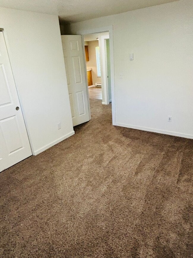 Building Photo - Cute 2 bedroom West Harvard area