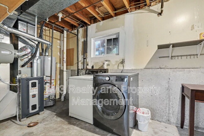Building Photo - 1324 E 152nd Terrace