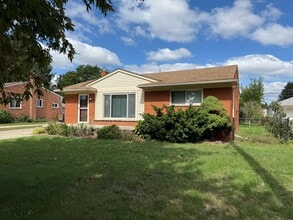 Building Photo - 4583 E 13 Mile Rd