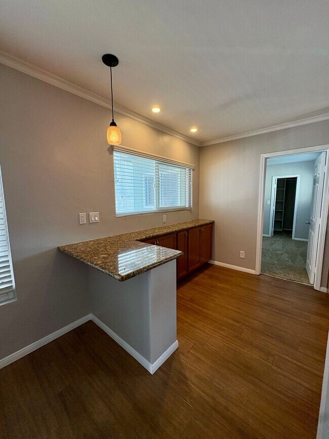 Building Photo - 3 bedroom / 2 bath upstairs unit in the heart of Hillcrest!