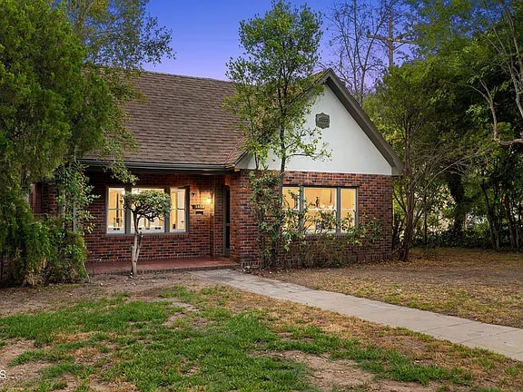 Primary Photo - 1694 Oakwood St
