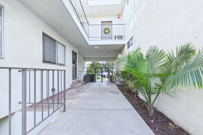 Building Photo - Oasis Apartments
