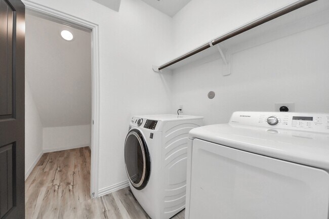 Building Photo - 20230 Creekdale Bend Dr