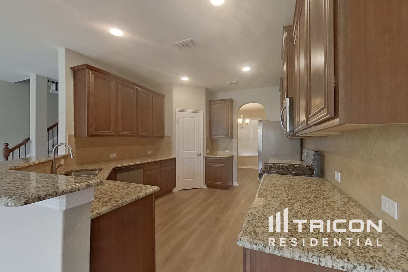 Building Photo - 8757 Royalwood Dr