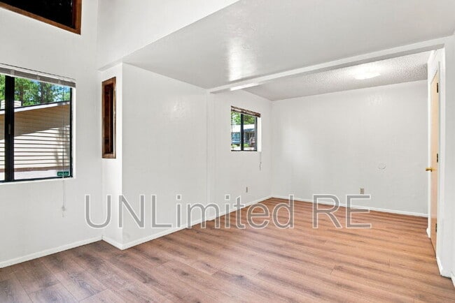 Building Photo - 1410 Inverrary Way