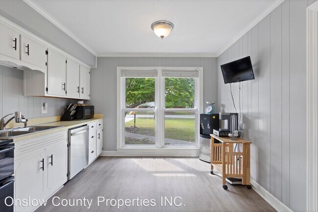 Building Photo - 3 br, 2 bath House - 2004 Brices Creek Rd