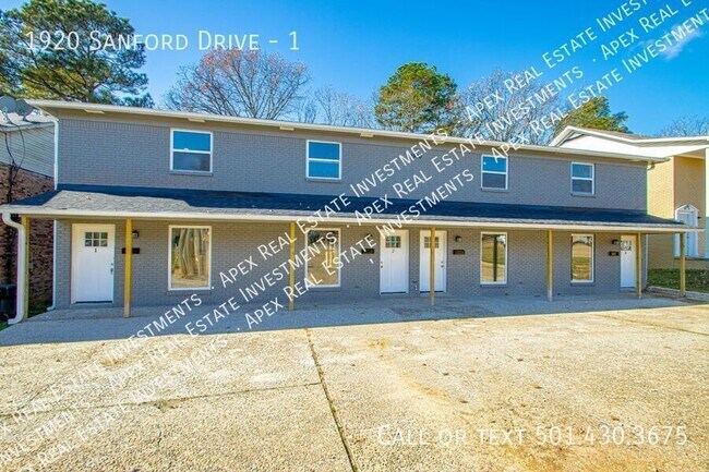 Building Photo - 1920 Sanford Dr
