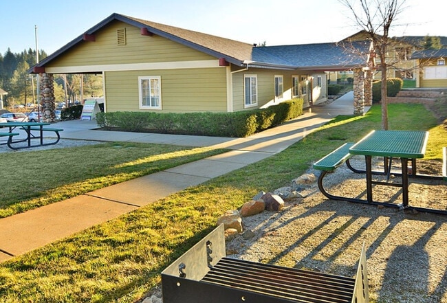 Building Photo - Cedar Park