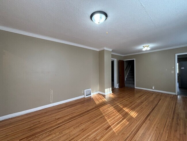 Building Photo - 4 bedroom, 2 bathroom home in the peaceful community of Mahtomedi access to White Bear Lake