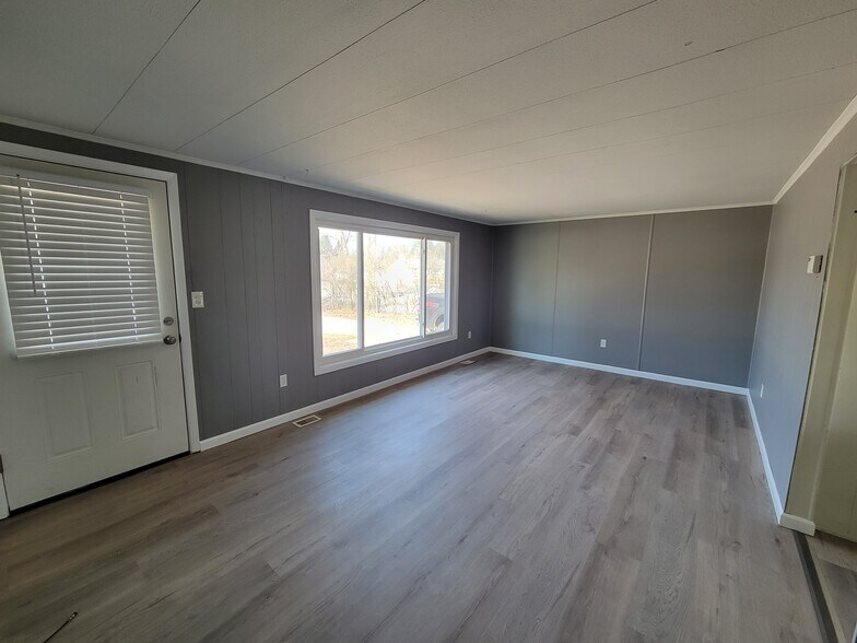 Building Photo - 2883 Princeton Dr