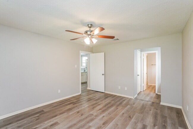 Building Photo - 332 Coventry Ln