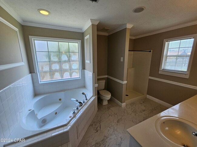 Building Photo - 2103 Coral Dr