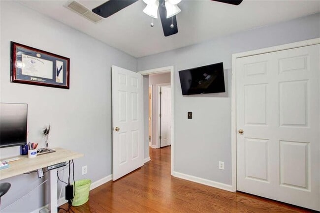 Building Photo - 513 Stepney Ct SE