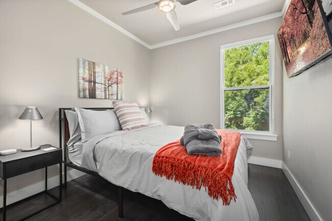 Building Photo - 402 SW 5th St