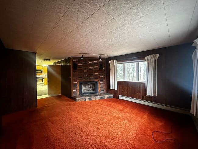 Building Photo - 2bed/1bath Upper Unit/No Garage/ Pets Nego...