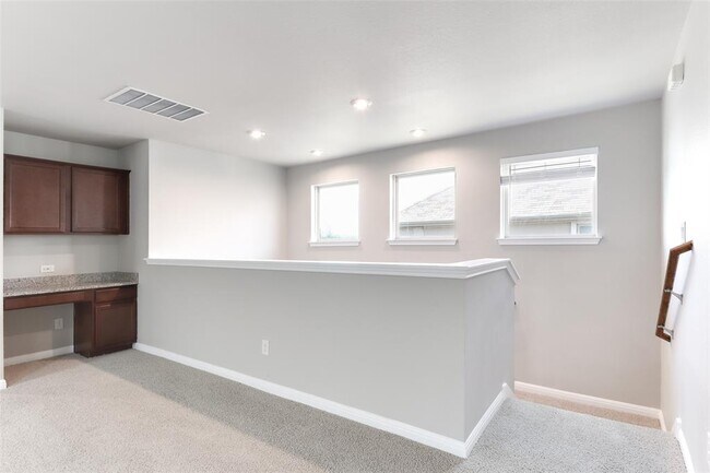 Building Photo - 2929 Harvester Ln