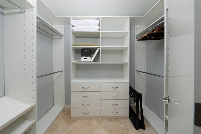 Building Photo - 449 Desert Lakes Dr