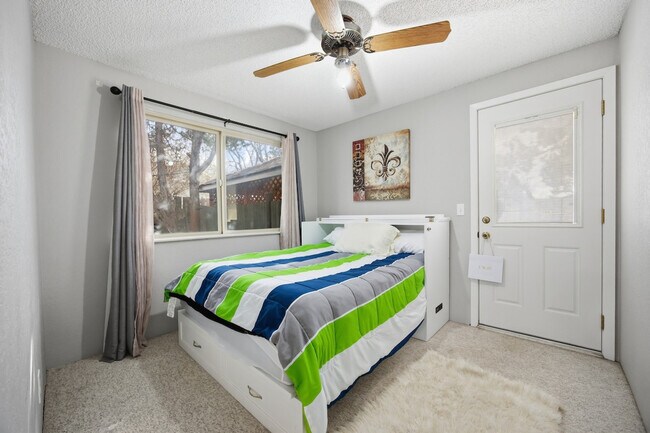 Building Photo - 1709 S Perry Ct