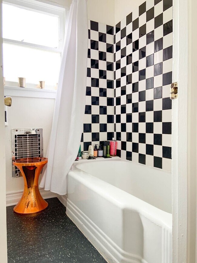 Building Photo - VENICE BEACH COTTAGE