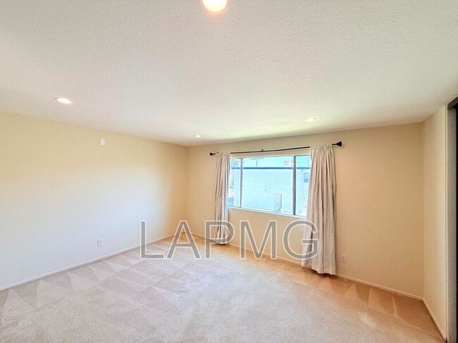 Building Photo - 12251 Moorpark St