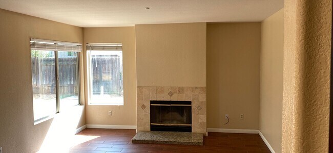 Building Photo - Stunning Moreno Valley Home!