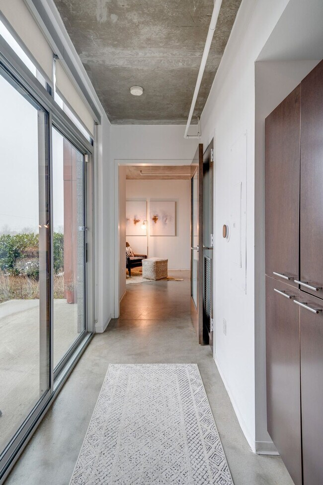 Building Photo - 2115 Yeaman Pl