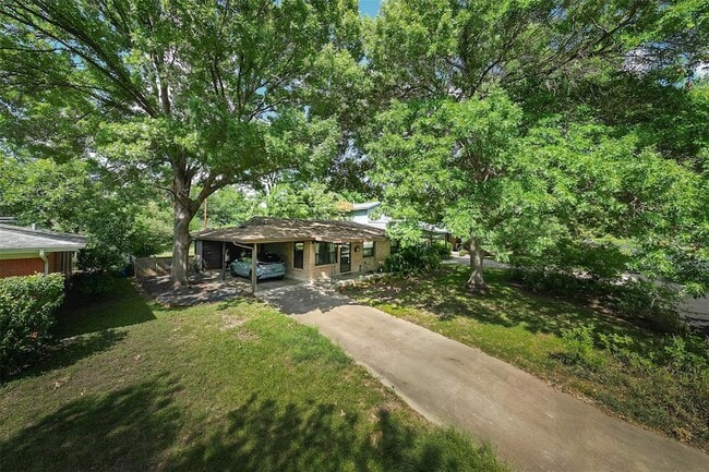 Building Photo - 1306 Ridgemont Dr
