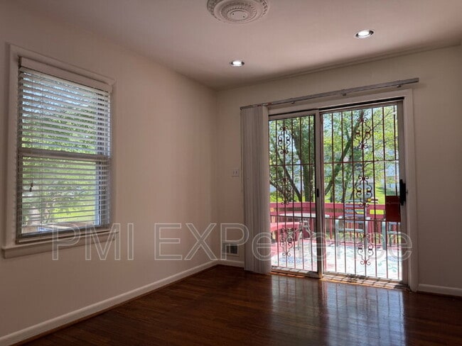 Building Photo - 3203 Amador Dr