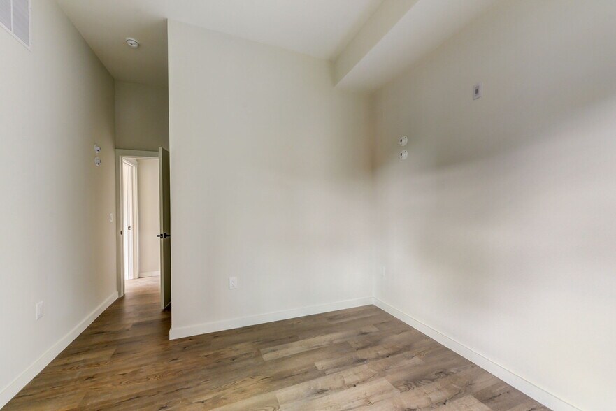 Building Photo - 619 N 35th St