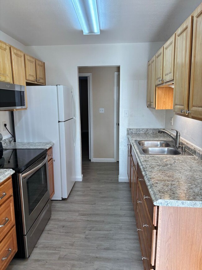 Building Photo - SUPER CUTE UNIT- RECENTLY REMODELED - ONLY $1,375 PER MONTH FOR THIS 2 BEDROOM, 1 BATH UNIT- INCU...