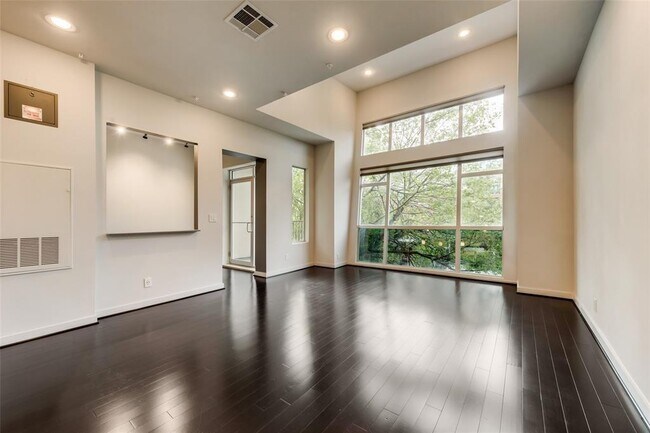 Building Photo - 207 Pierce St