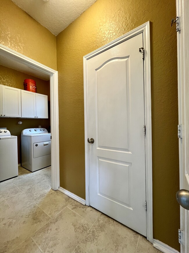 Building Photo - 7623 Eagle Park Dr
