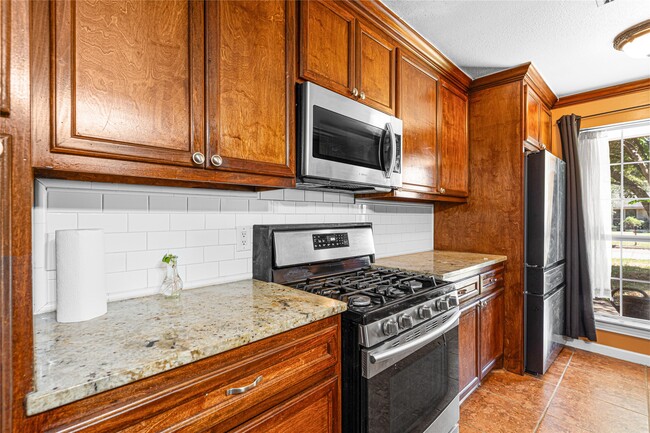 Building Photo - 9319 Jaywood St