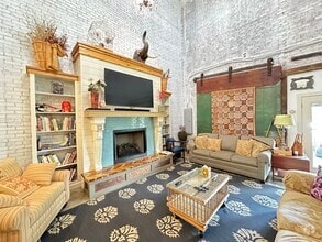 Building Photo - Fully Furnished & All-Inclusive Loft in Do...