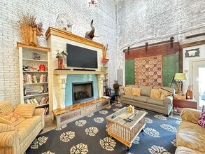 Building Photo - Fully Furnished & All-Inclusive Loft in Do...