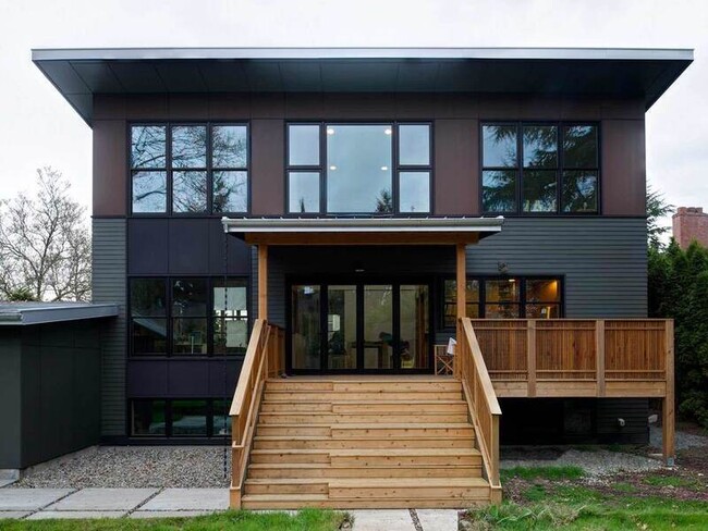 Building Photo - 5707 NE 56th St