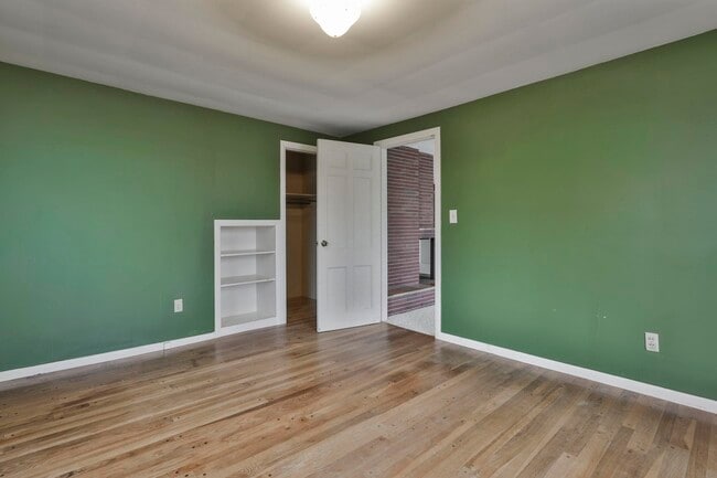 Building Photo - 334 S River Rd