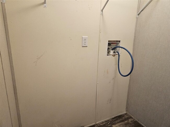 Building Photo - 112 Bosque