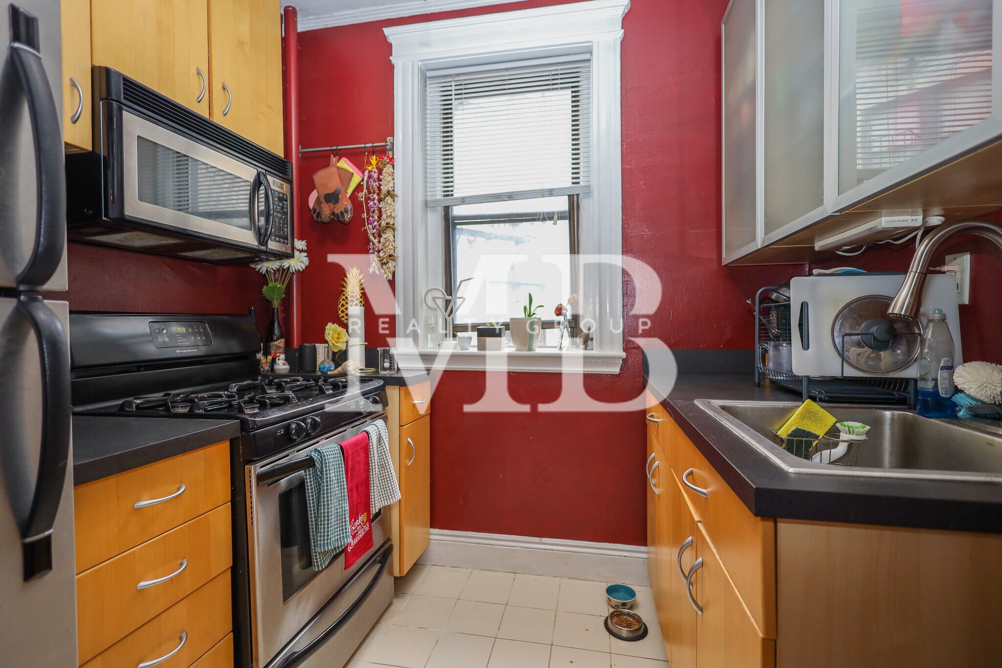 Building Photo - 11 Park Dr