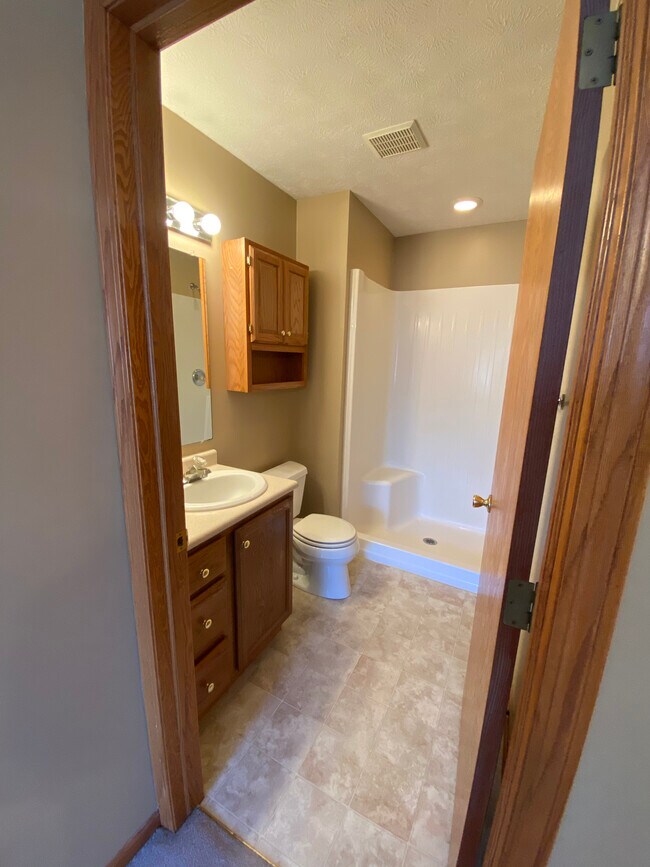 Master Bathroom - 1608 Ohio St